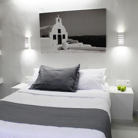 Happy Fish Rooms- Beachfront Perissa  Esterno foto